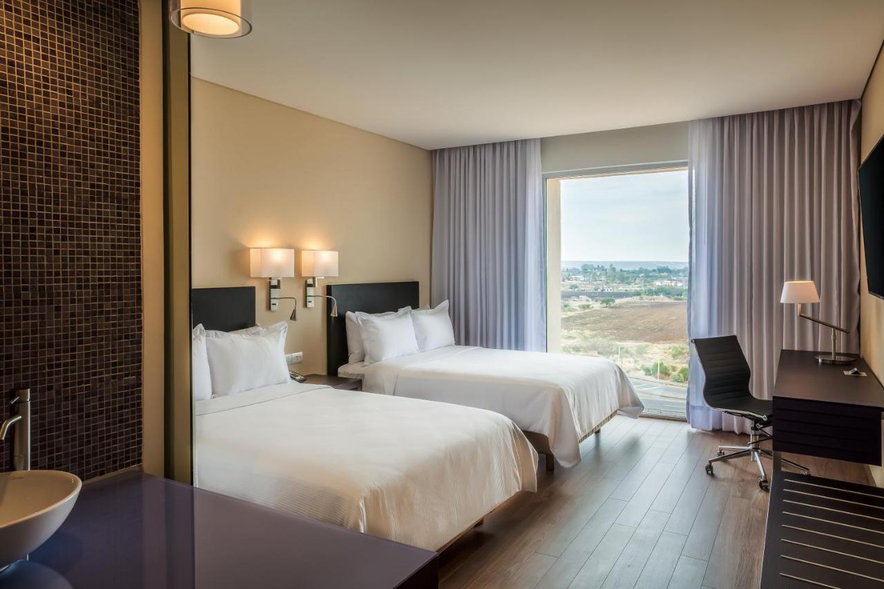 Fiesta Inn Silao Puerto Interior Экстерьер фото
