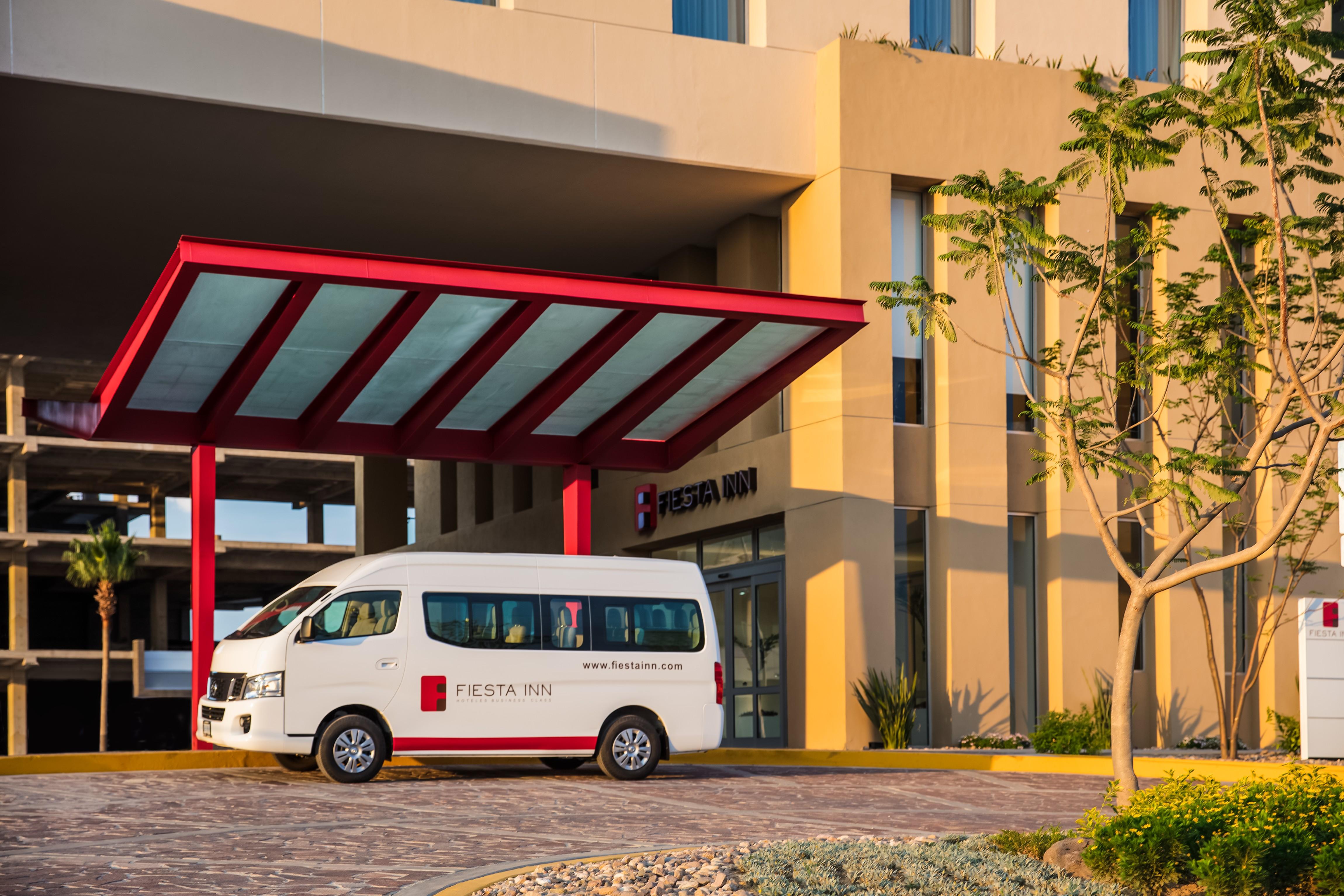 Fiesta Inn Silao Puerto Interior Экстерьер фото