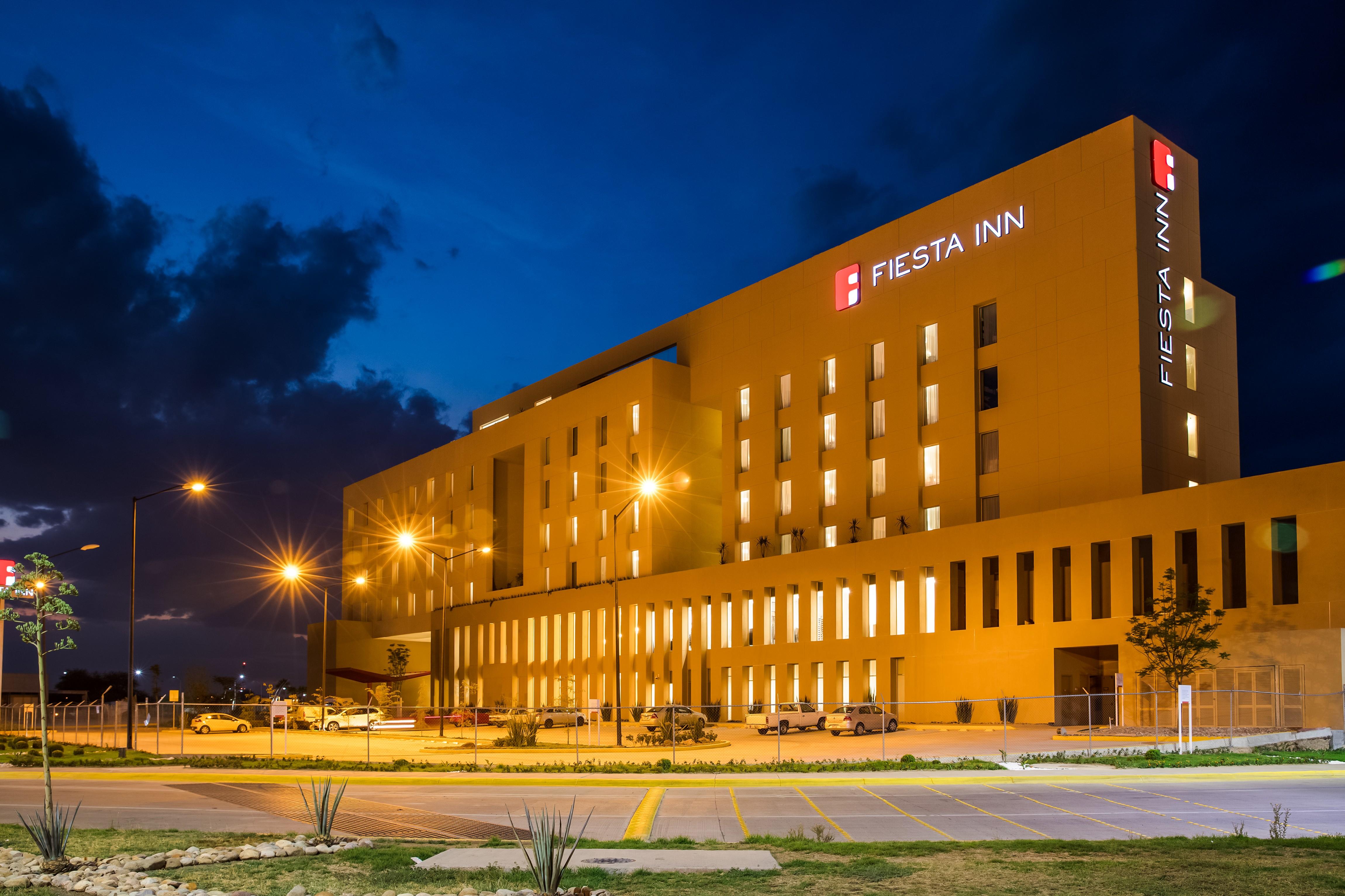 Fiesta Inn Silao Puerto Interior Экстерьер фото