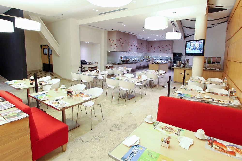 Fiesta Inn Silao Puerto Interior Экстерьер фото