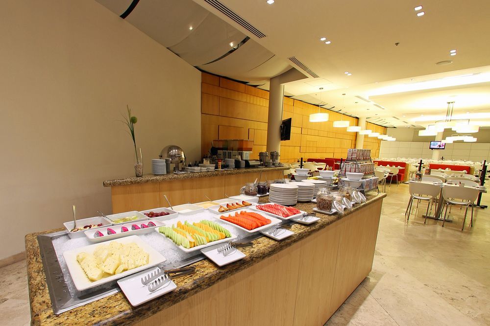 Fiesta Inn Silao Puerto Interior Экстерьер фото